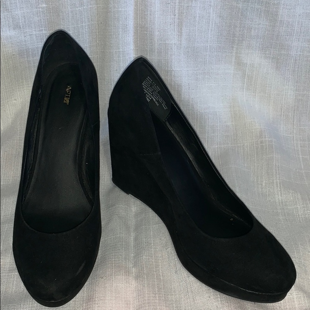 Apt 9 Suede Black Wedges : Women’s Size 9.5